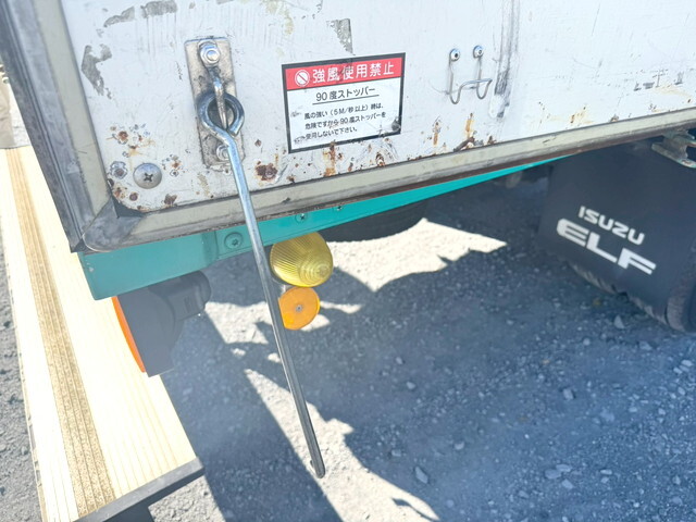 いすゞエルフアルミバン小型（2t・3t）[写真32]