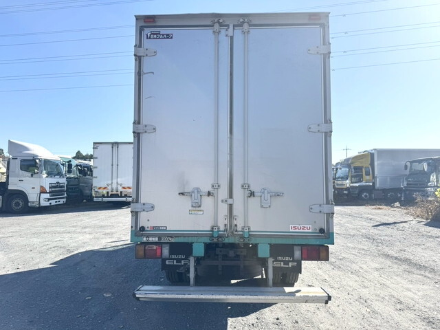いすゞエルフアルミバン小型（2t・3t）[写真05]