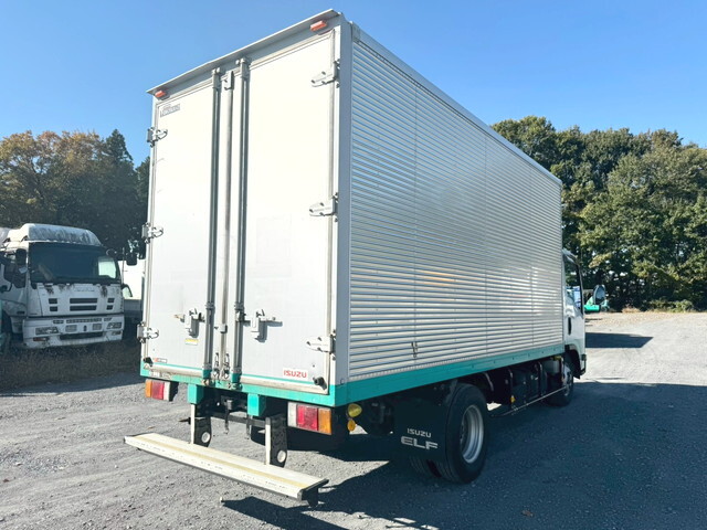 いすゞエルフアルミバン小型（2t・3t）[写真07]