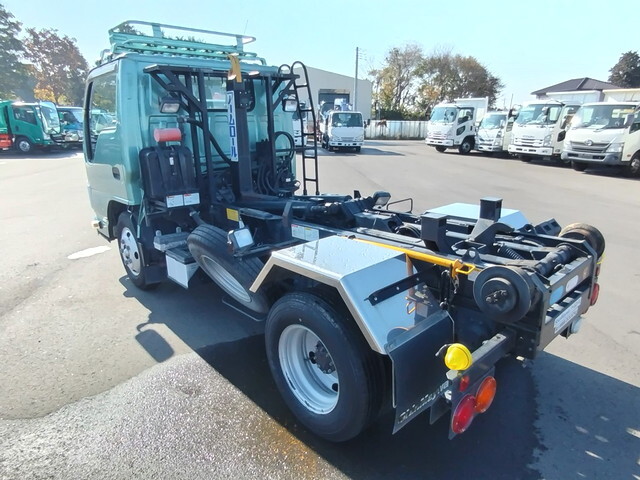 いすゞエルフコンテナ専用車小型（2t・3t）[写真02]