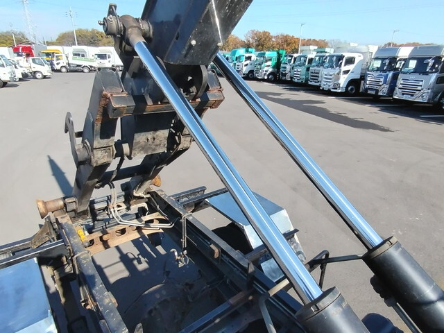 いすゞフォワードコンテナ専用車中型（4t）[写真10]