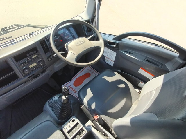 いすゞフォワードコンテナ専用車中型（4t）[写真24]