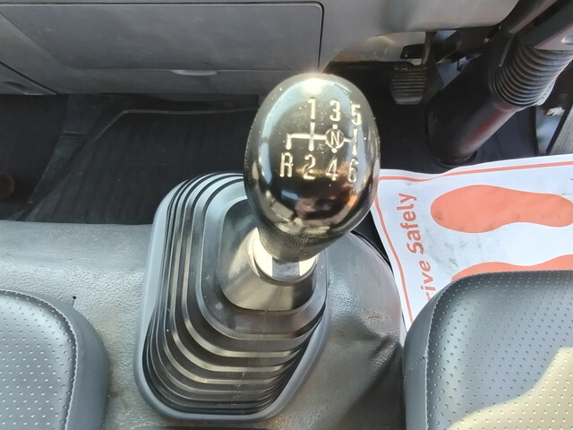 いすゞフォワードコンテナ専用車中型（4t）[写真25]