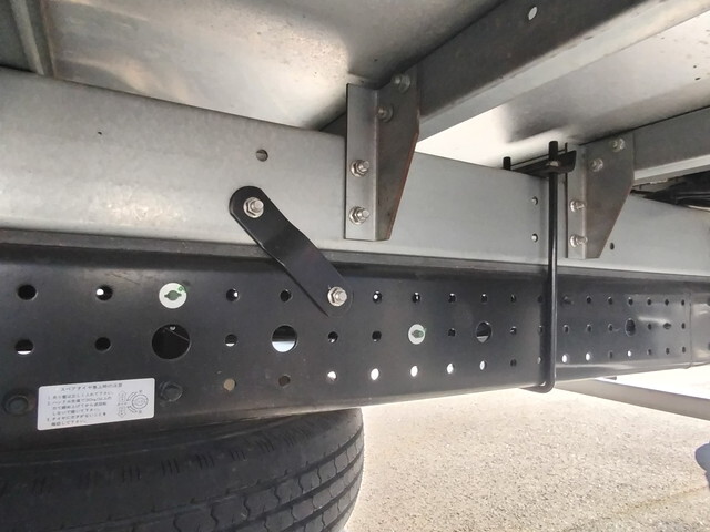 三菱ふそうキャンターアルミバン小型（2t・3t）[写真17]