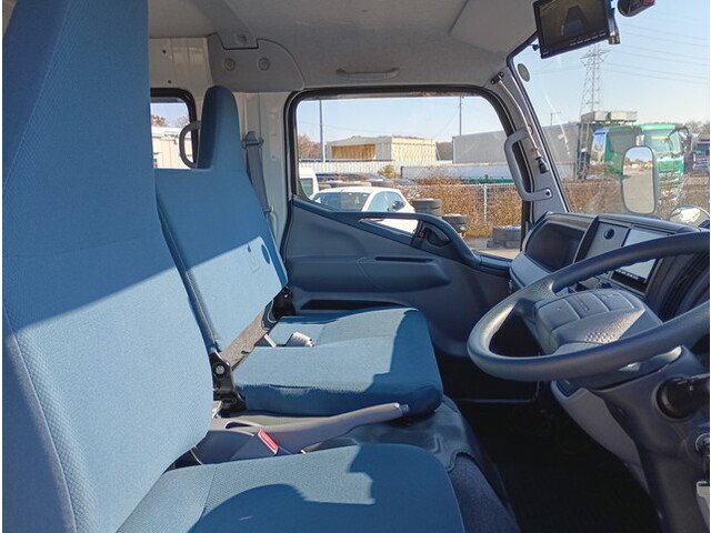 三菱ふそうキャンターアルミバン小型（2t・3t）[写真21]