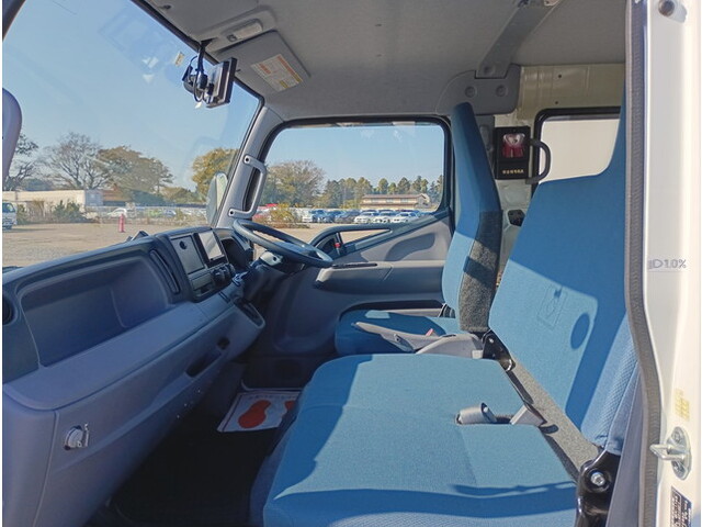 三菱ふそうキャンターアルミバン小型（2t・3t）[写真22]