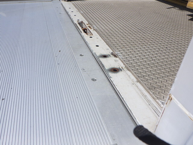 日野デュトロパネルバン小型（2t・3t）[写真13]