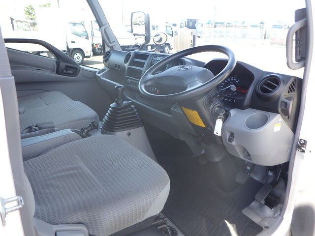 日野デュトロパネルバン小型（2t・3t）[写真31]