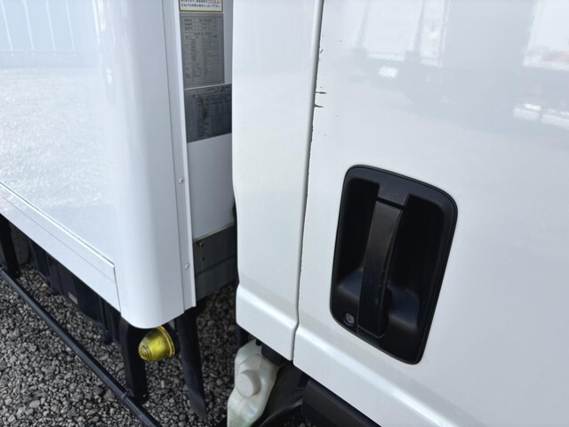 いすゞエルフ冷凍車（冷蔵車）小型（2t・3t）[写真14]