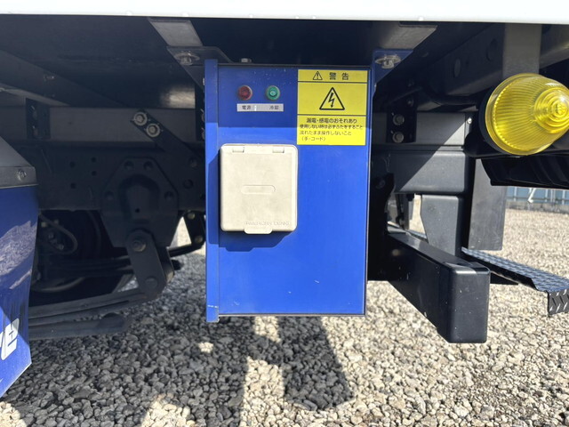 いすゞエルフ冷凍車（冷蔵車）小型（2t・3t）[写真18]