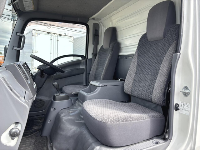 いすゞエルフ冷凍車（冷蔵車）小型（2t・3t）[写真24]