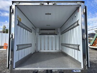 いすゞエルフ冷凍車（冷蔵車）小型（2t・3t）[写真08]