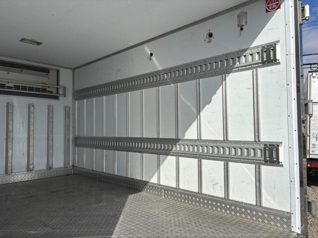 いすゞエルフ冷凍車（冷蔵車）小型（2t・3t）[写真08]