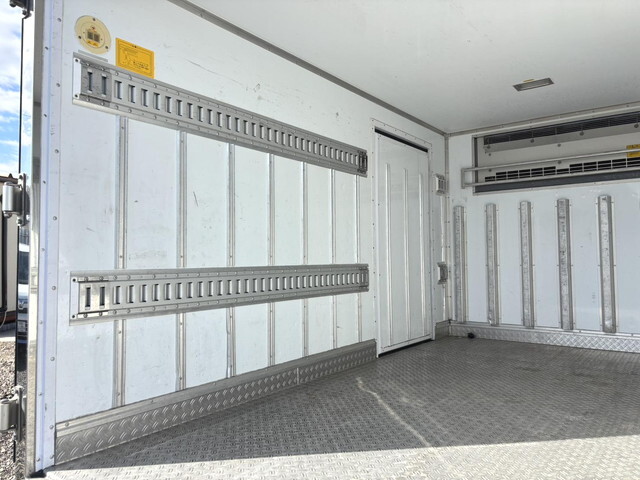 いすゞエルフ冷凍車（冷蔵車）小型（2t・3t）[写真09]