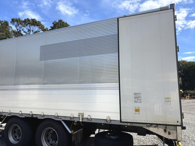 UDトラックスクオンアルミウイング大型（10t）[写真11]