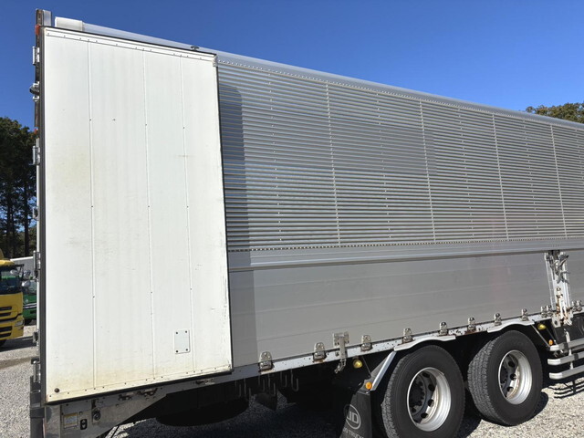 UDトラックスクオンアルミウイング大型（10t）[写真12]