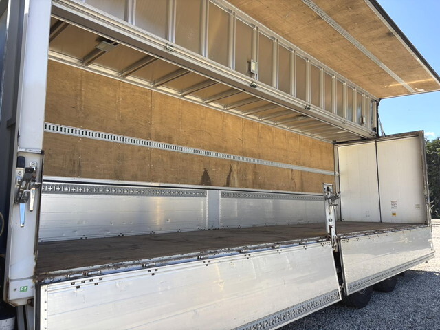 UDトラックスクオンアルミウイング大型（10t）[写真15]