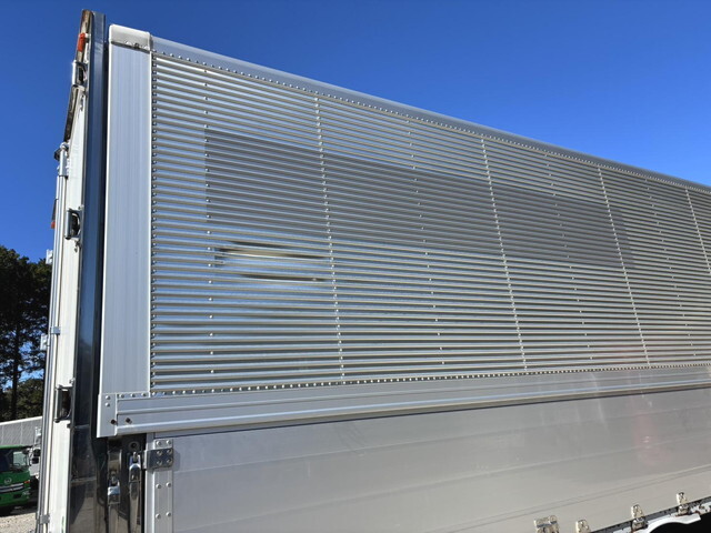 UDトラックスクオンアルミウイング大型（10t）[写真17]