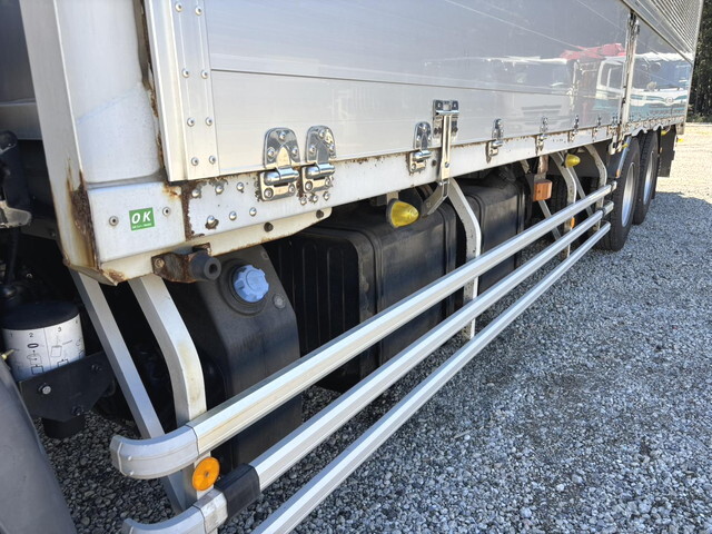 UDトラックスクオンアルミウイング大型（10t）[写真18]