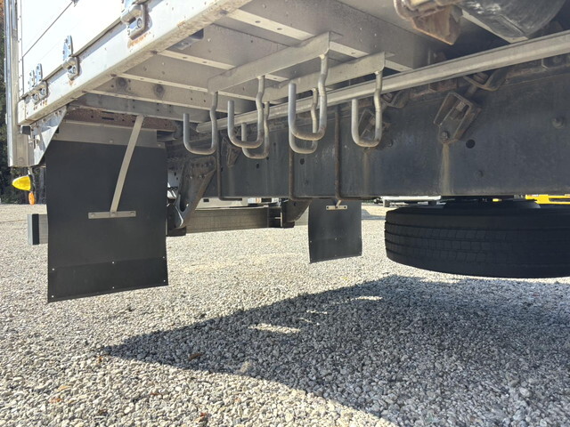 UDトラックスクオンアルミウイング大型（10t）[写真22]