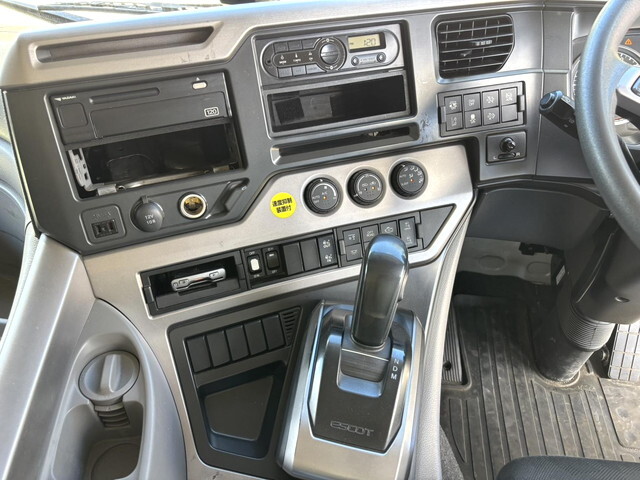 UDトラックスクオンアルミウイング大型（10t）[写真32]