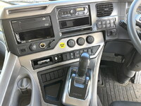 UDトラックスクオンアルミウイング大型（10t）[写真33]