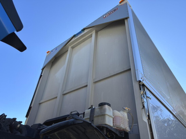 UDトラックスクオンアルミウイング大型（10t）[写真37]