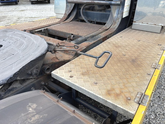 UDトラックスクオントレーラーヘッド（トラクターヘッド）大型（10t）[写真13]