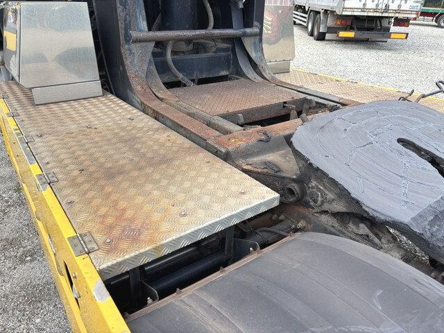 UDトラックスクオントレーラーヘッド（トラクターヘッド）大型（10t）[写真14]