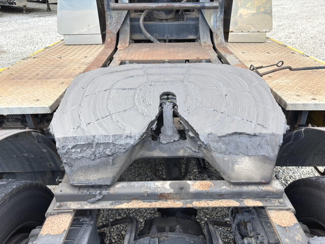 UDトラックスクオントレーラーヘッド（トラクターヘッド）大型（10t）[写真15]