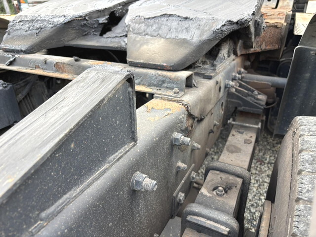 UDトラックスクオントレーラーヘッド（トラクターヘッド）大型（10t）[写真17]