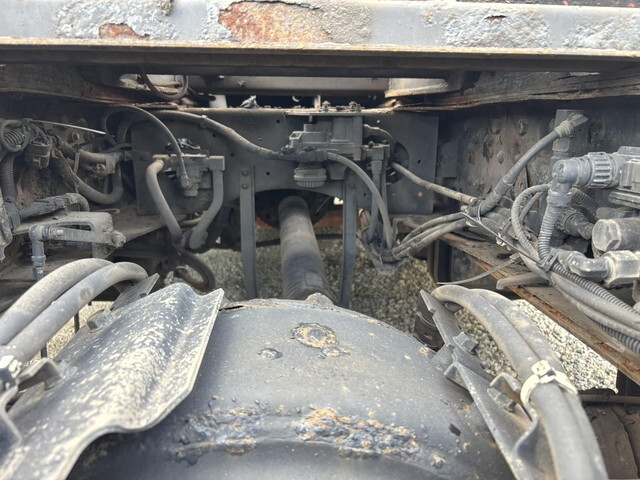 UDトラックスクオントレーラーヘッド（トラクターヘッド）大型（10t）[写真19]