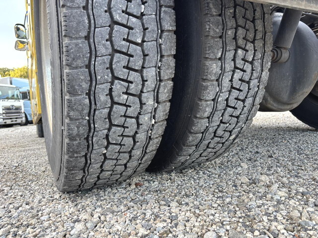 UDトラックスクオントレーラーヘッド（トラクターヘッド）大型（10t）[写真21]