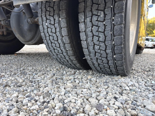 UDトラックスクオントレーラーヘッド（トラクターヘッド）大型（10t）[写真22]