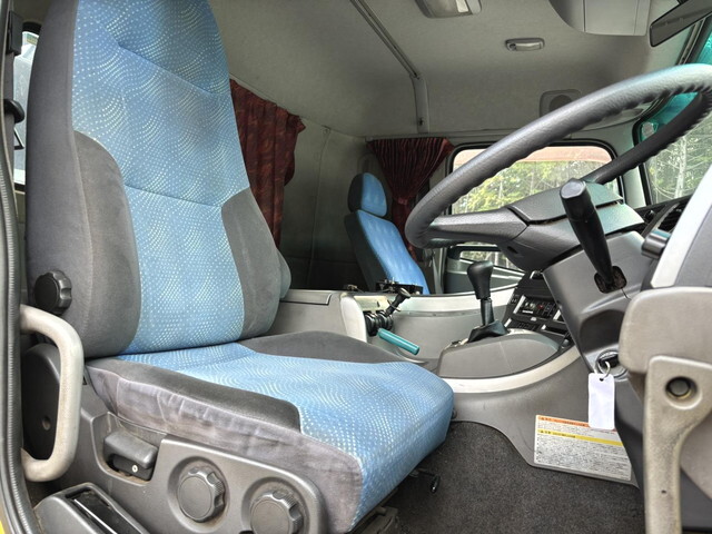 UDトラックスクオントレーラーヘッド（トラクターヘッド）大型（10t）[写真25]