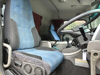 UDトラックスクオントレーラーヘッド（トラクターヘッド）大型（10t）[写真26]