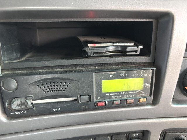 UDトラックスクオントレーラーヘッド（トラクターヘッド）大型（10t）[写真29]