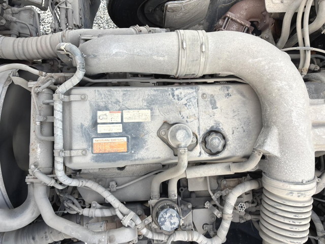 UDトラックスクオントレーラーヘッド（トラクターヘッド）大型（10t）[写真30]