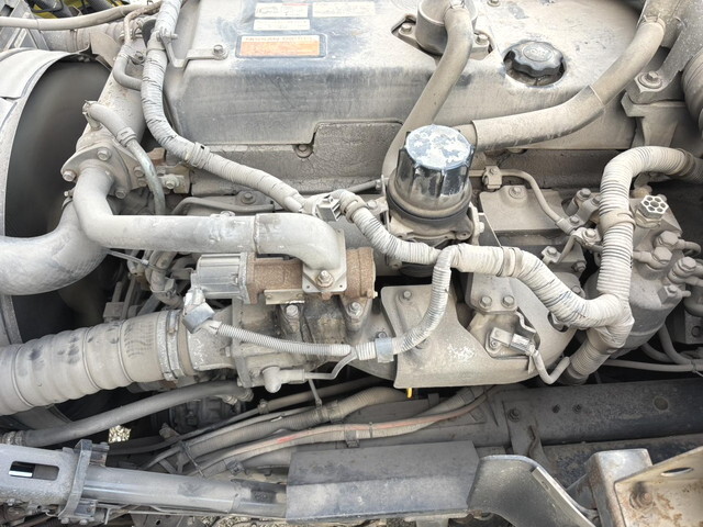 UDトラックスクオントレーラーヘッド（トラクターヘッド）大型（10t）[写真31]