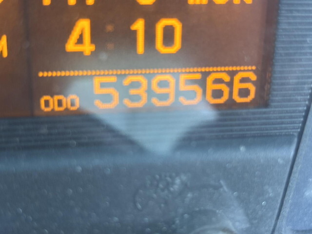 UDトラックスクオントレーラーヘッド（トラクターヘッド）大型（10t）[写真36]