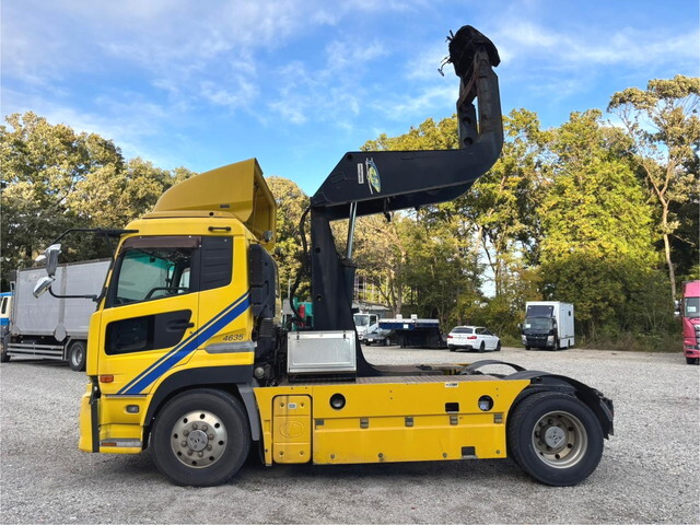 UDトラックスクオントレーラーヘッド（トラクターヘッド）大型（10t）[写真09]