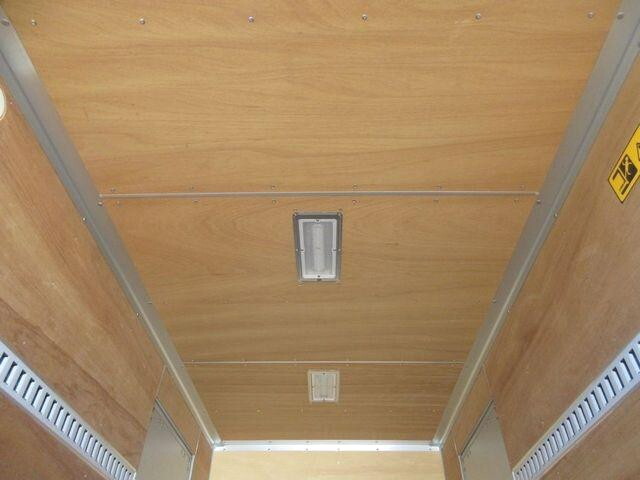 いすゞエルフアルミバン小型（2t・3t）[写真13]