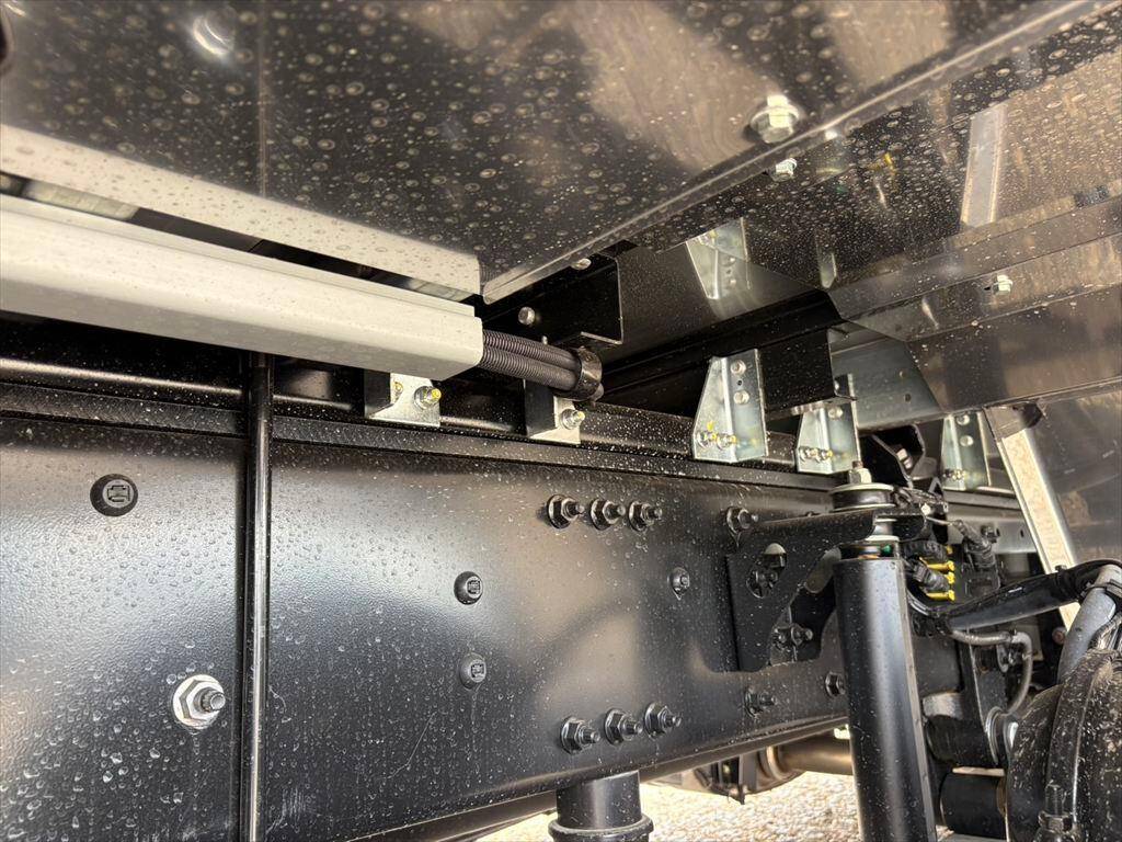 UDトラックスクオンアルミウイング大型（10t）[写真14]