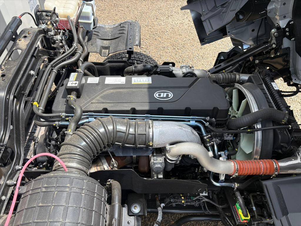 UDトラックスクオンアルミウイング大型（10t）[写真19]