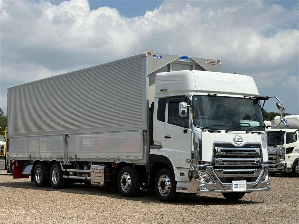 UDトラックスクオンアルミウイング大型（10t）[写真02]