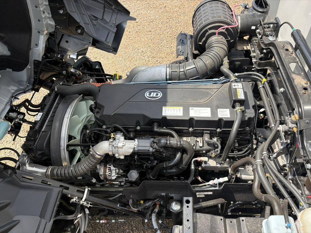 UDトラックスクオンアルミウイング大型（10t）[写真20]