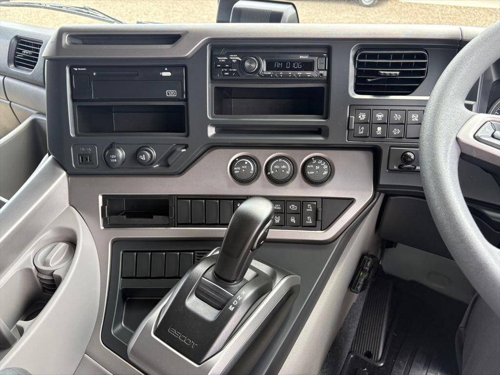 UDトラックスクオンアルミウイング大型（10t）[写真22]