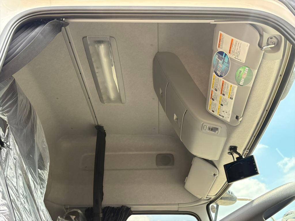 UDトラックスクオンアルミウイング大型（10t）[写真24]