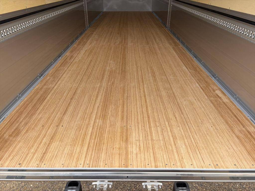 UDトラックスクオンアルミウイング大型（10t）[写真08]