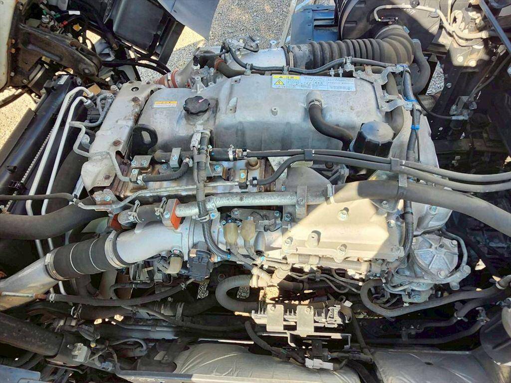 いすゞギガアルミウイング大型（10t）[写真17]